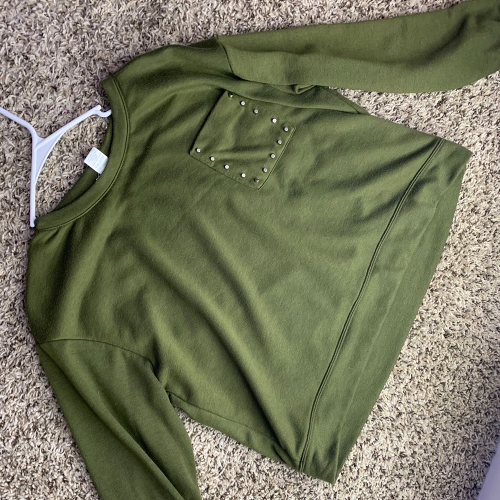 cropped sweatshirt